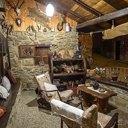 Rural Casa De Aldea Ecocorneyana Casa rural